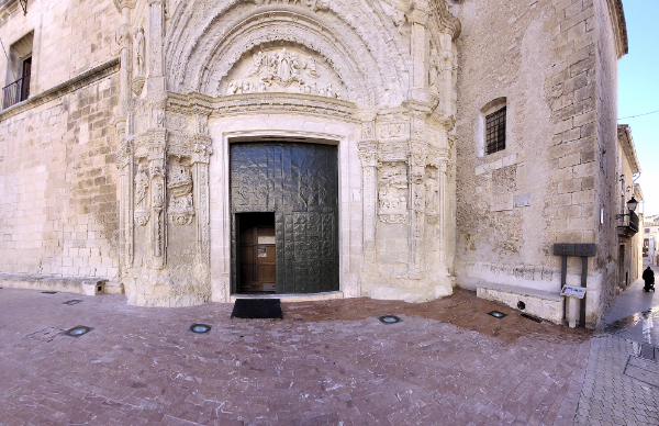 La restauració de la portada de l'església de Biar conclou després de huit anys de feina
